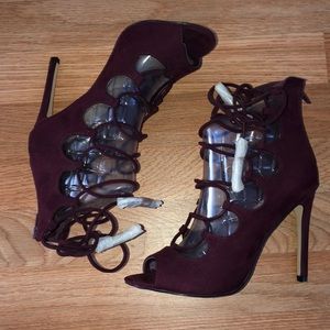 NWOT Cute ALDO suede booties!